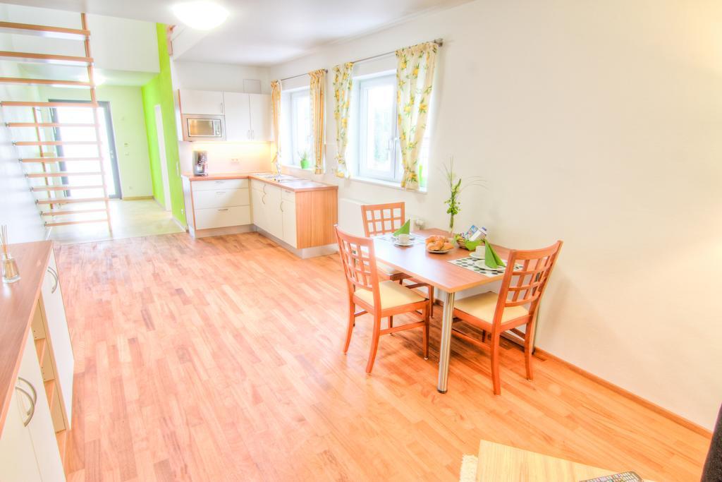 Jungingers Aparthotel Holzheim  Zimmer foto