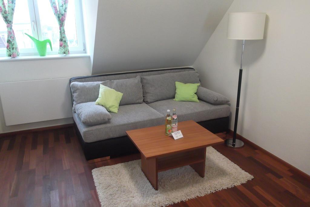 Jungingers Aparthotel Holzheim  Zimmer foto