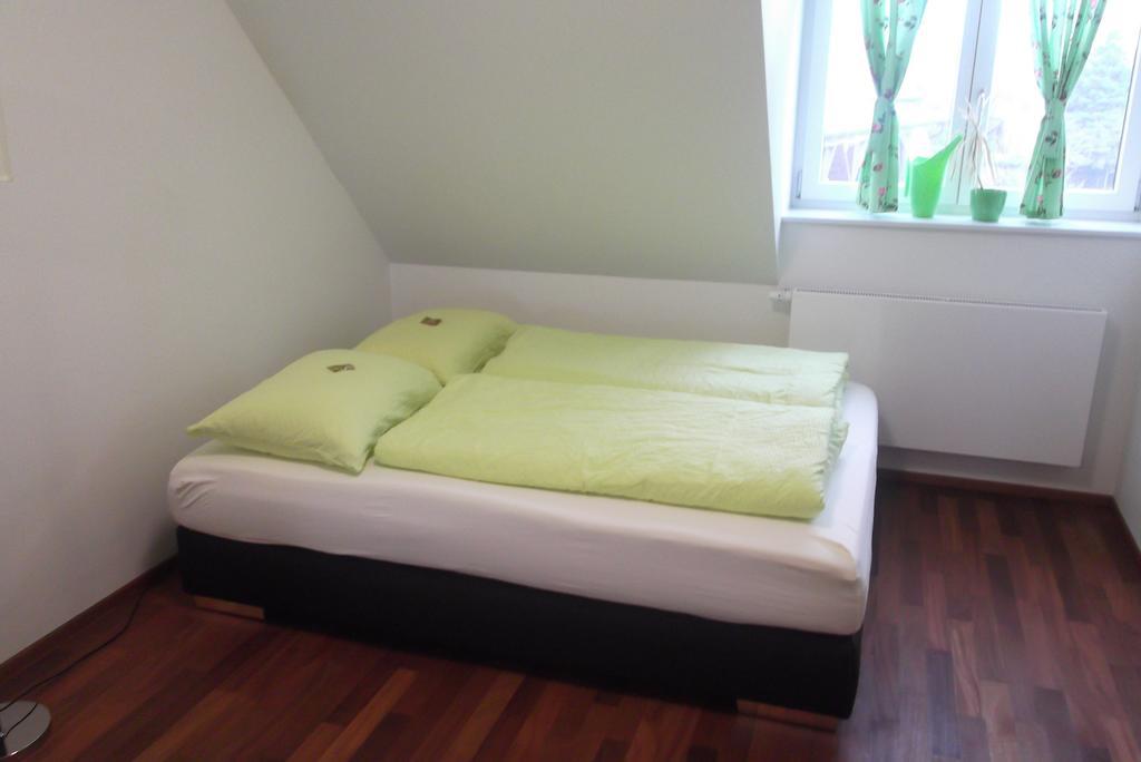 Jungingers Aparthotel Holzheim  Zimmer foto